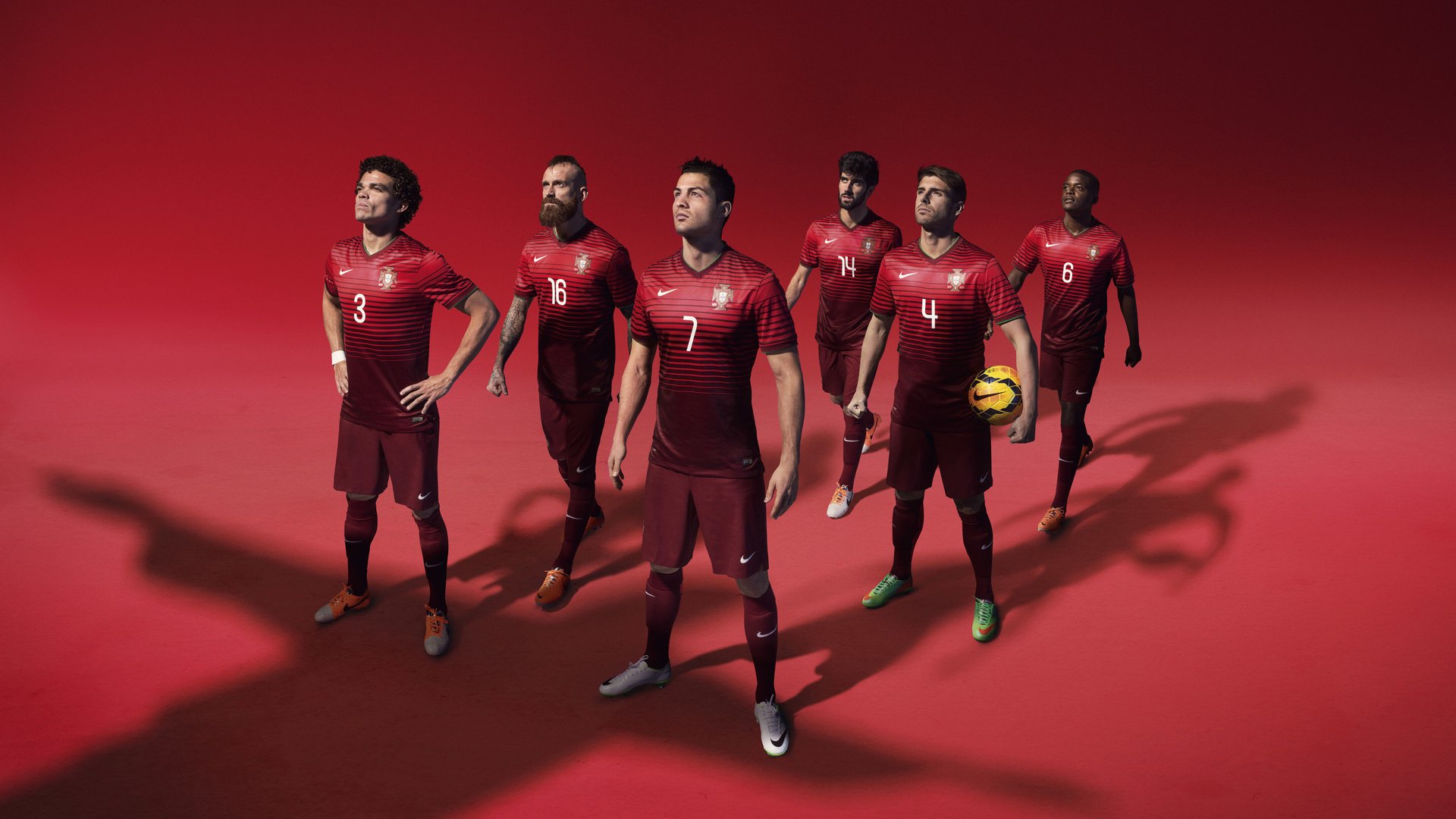 中国花样游泳队世锦赛摘金 演绎水中芭蕾新高度