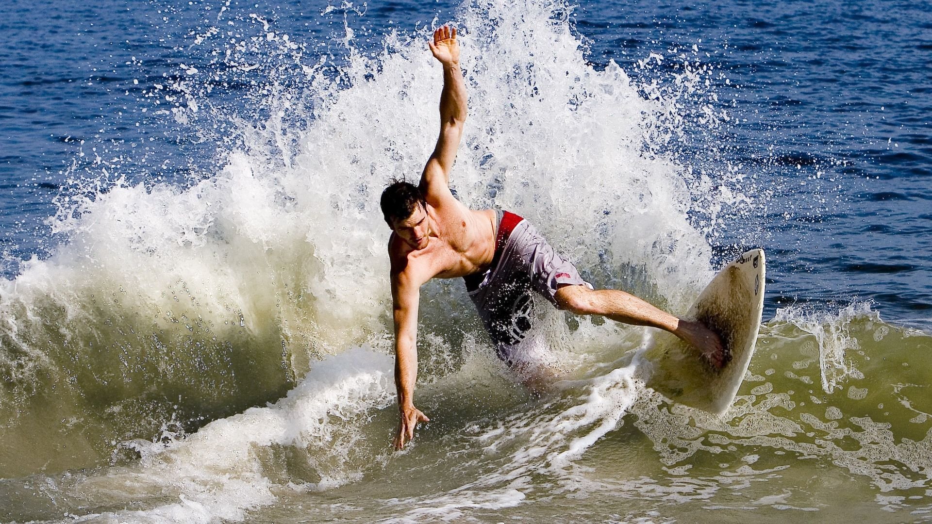 纳达尔关键破发点制胜,鏖战五盘挺进法网半决赛